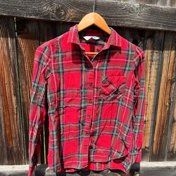 Old Navy • Red and Green Casual Button Down Shirt - Picture 2 of 5